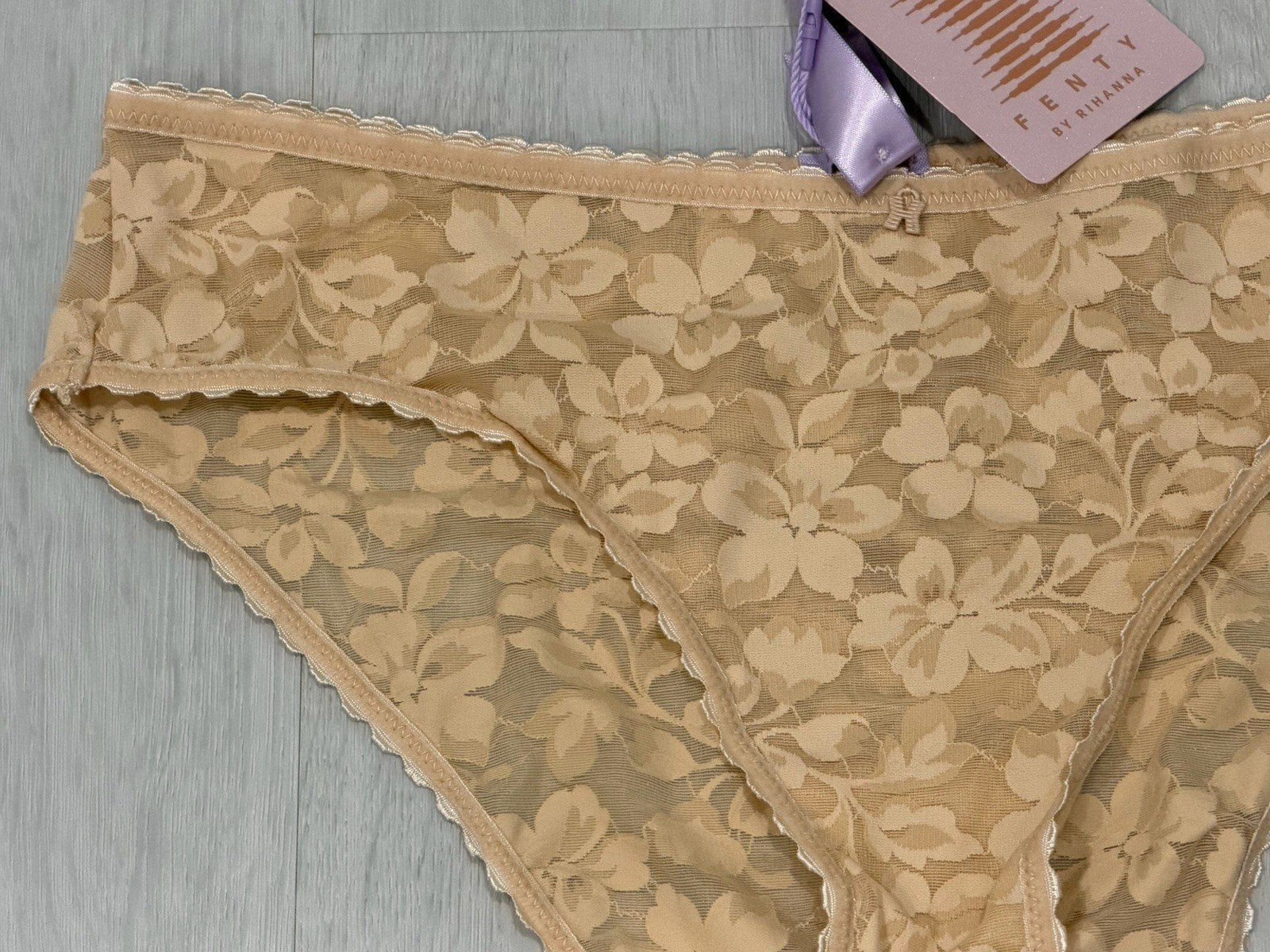 Women’s SAVAGE X FENTY LAVISH LACE BRAZILIAN PANTY – Sweet Latte Nude – Sz S 4-6