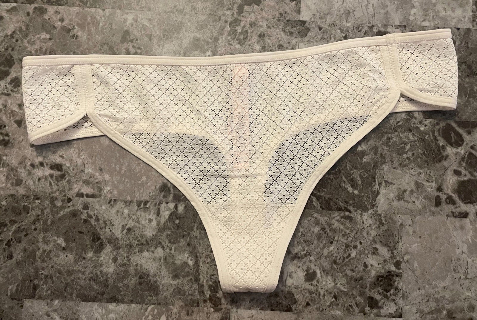 NWT VICTORIA’S SECRET SMALL COCONUT WHITE FLORAL LACE NETTED RARE THONG PANTIES