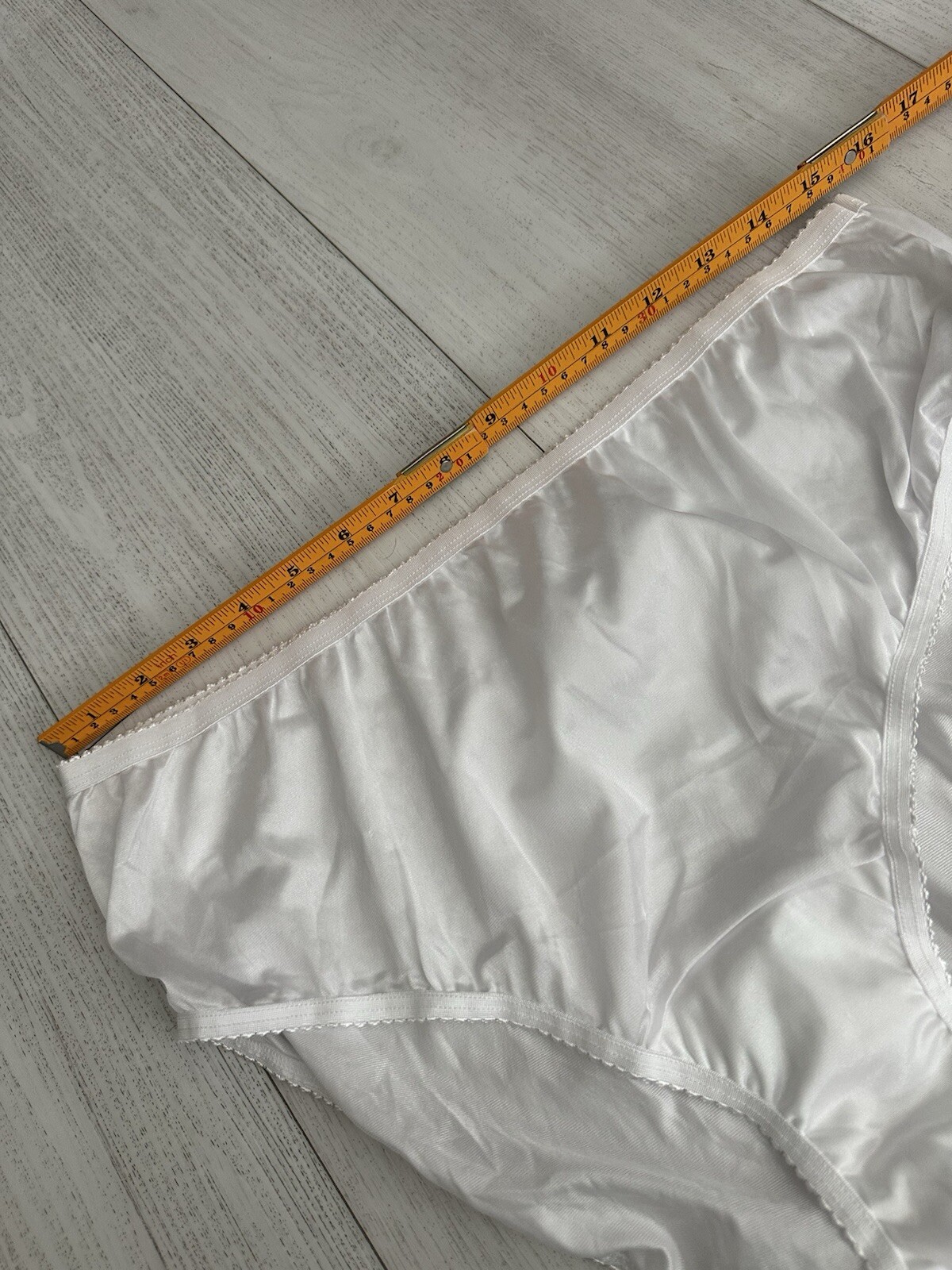 Shadowline Panties Women’s Full Brief Seamless Smooth Nylon Size 9 White