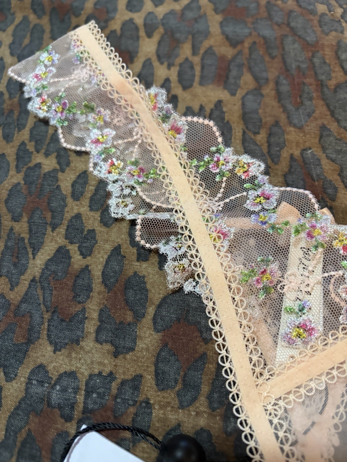 VS LOVE & LEMONS Peach Embroidered Metallic Threads Floral Lace Bows Thong NWT M