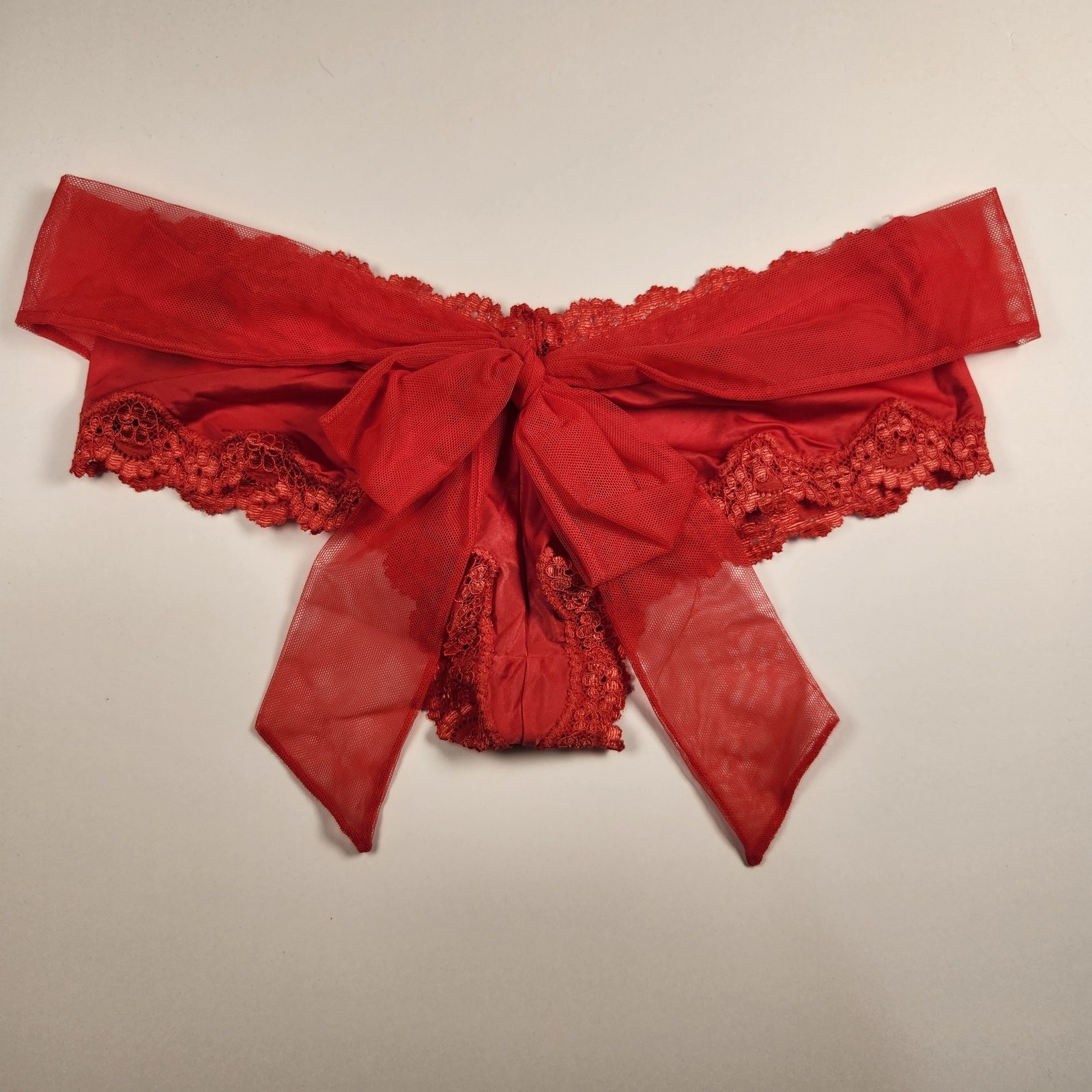 Victoria’s Secret Very Sexy Holiday Bow Novelty Cheeky Hiphugger Panty – Small