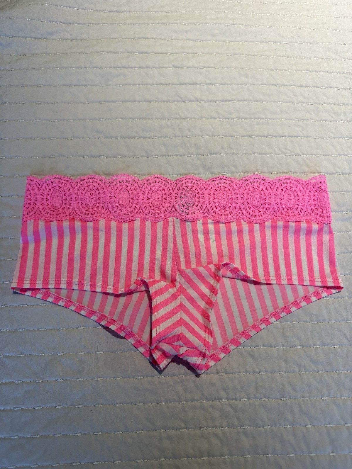 Victoria’s Secret NWT VINTAGE Medium pink stripe classic satin lace band cheeky