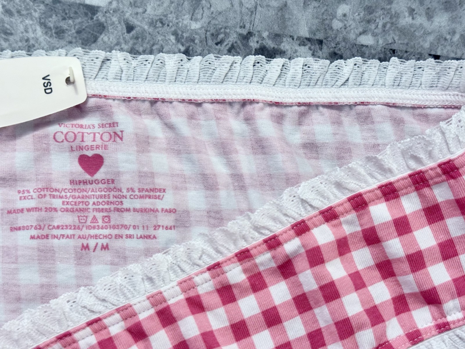NWT VICTORIA’S SECRET M WHITE PINK GINGHAM EYELET RUFFLE RARE HIPHUGGER PANTIES