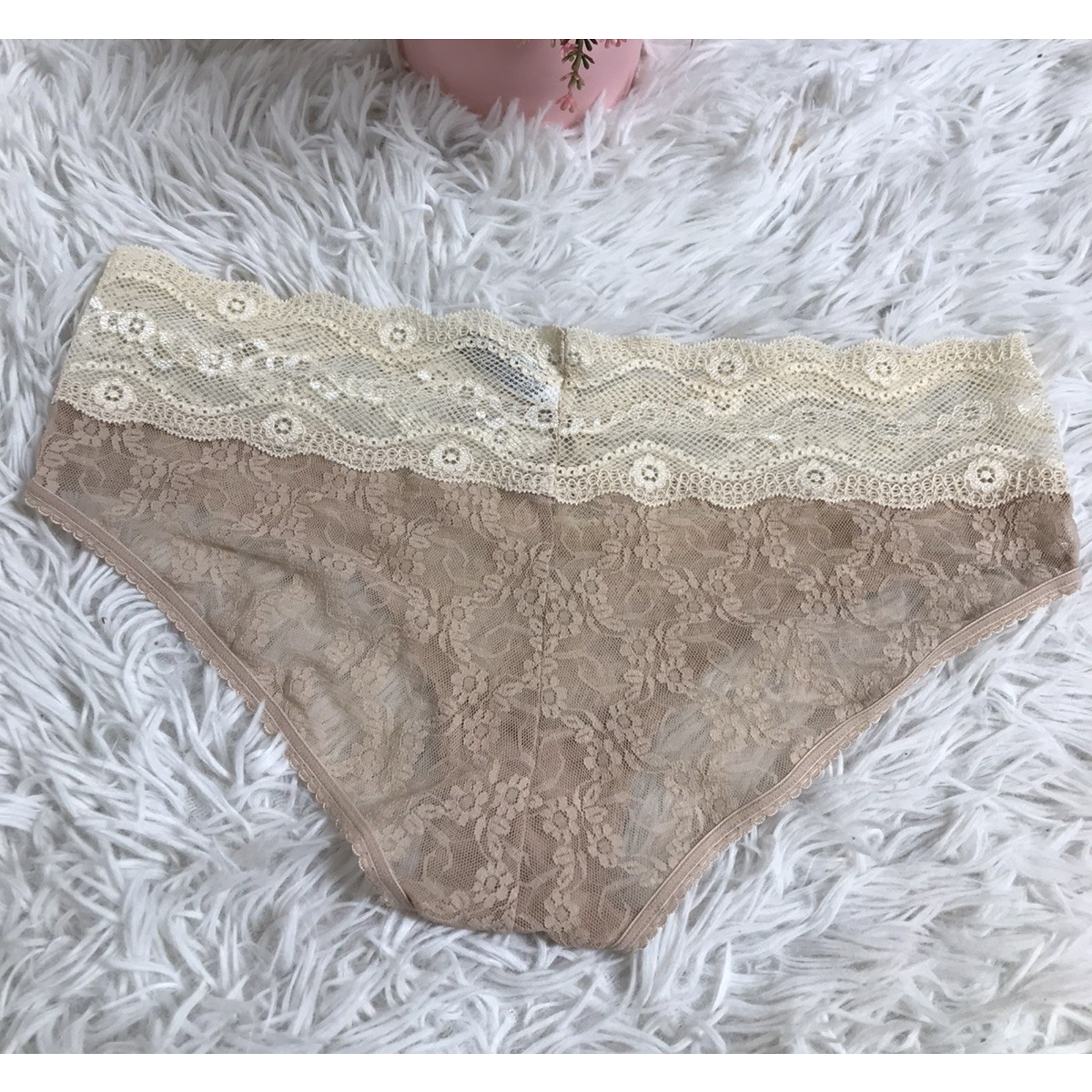 b.tempt’d by Wacoal Beige Lace Kiss Hipster Panty Underwear Cheeky Sz US S-5