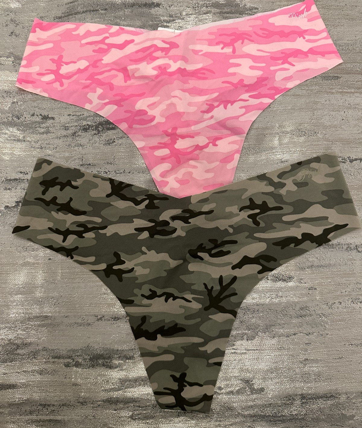 2 NWT Victoria’s Secret Pink No Show Low Rise Thong Panty Green & Pink Camo M