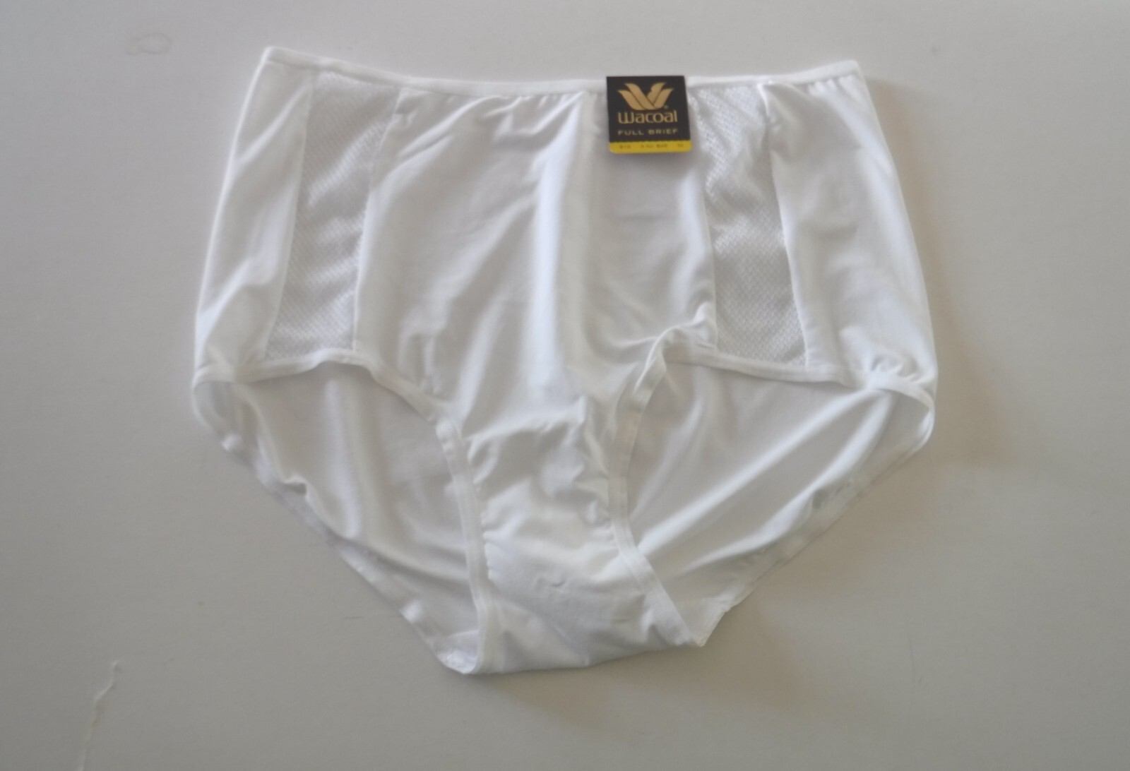 Wacoal Keep Your Cool Brief Panty 870378 White M MSRP $19.00 NWT