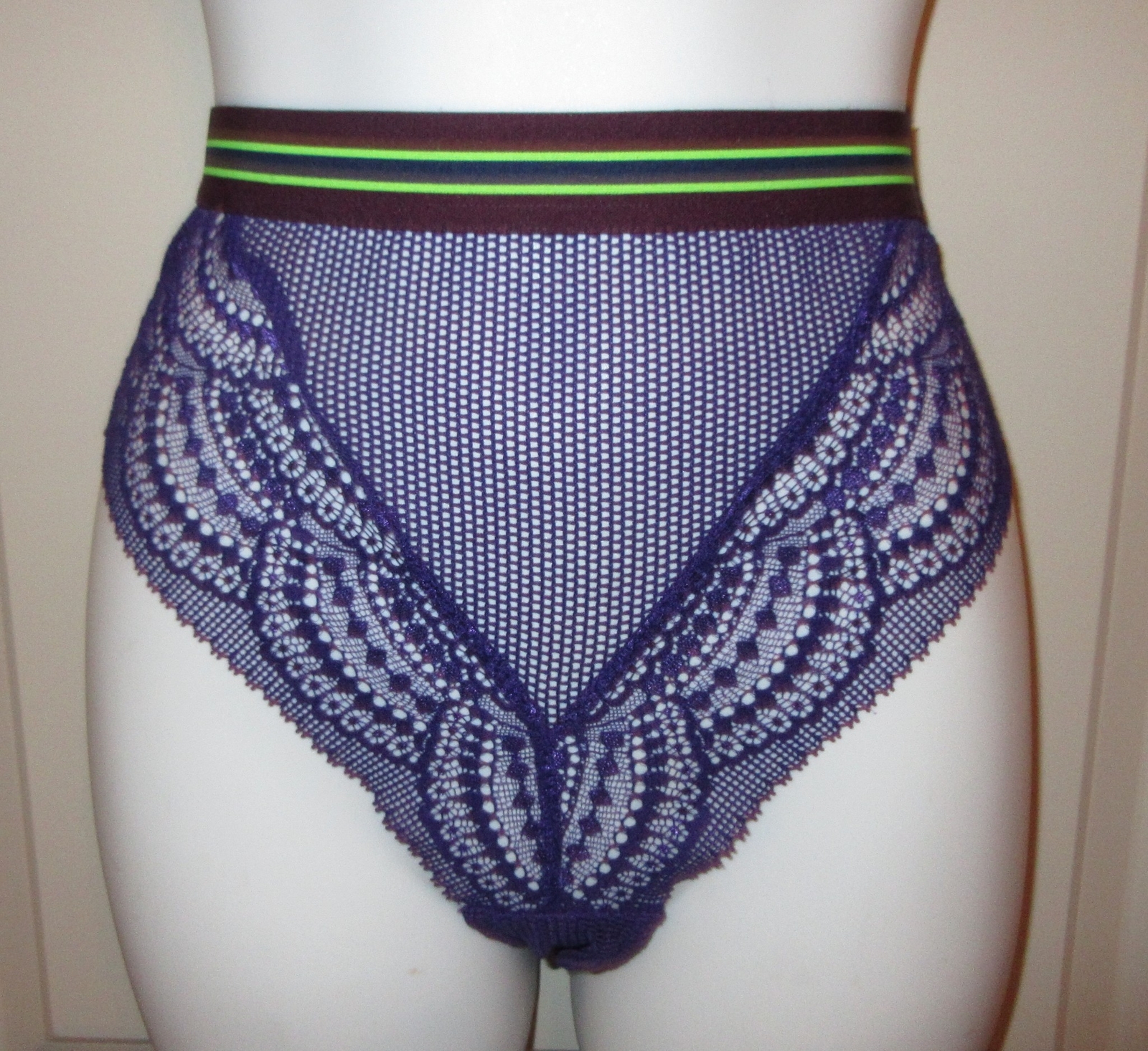 Medium ~$28 Retail ~ Purple Lace VICTORIA’S SECRET High Waist Cheeky Panty ~ NWT