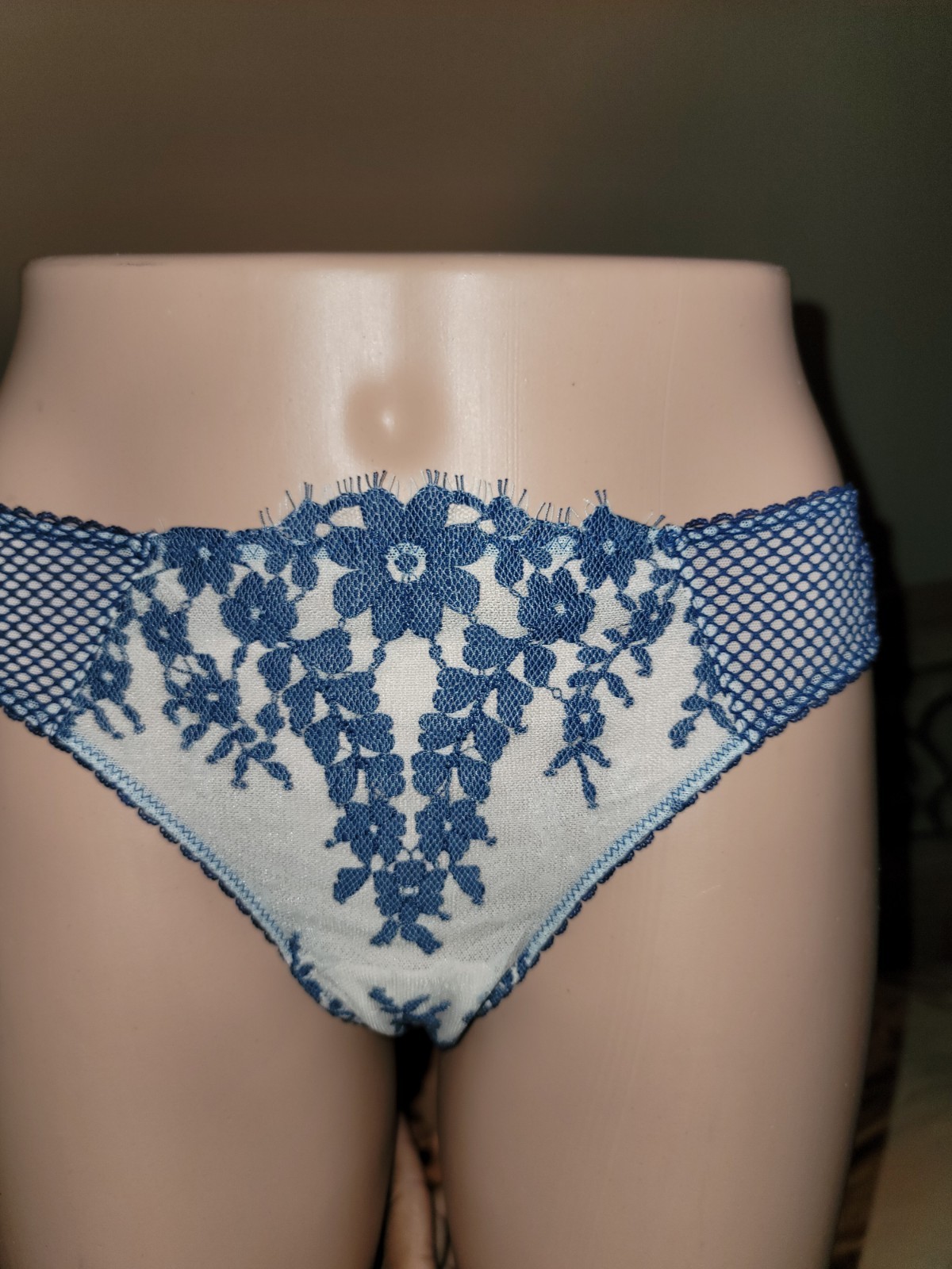 Victoria’s Secret Very Sexy Thong Lace Front Bikini Fishnet Panty L Mesh