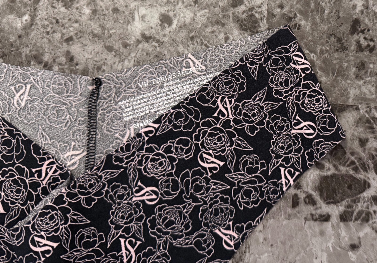 NWOT VICTORIA’S SECRET M PINK ROSE FLORAL LOGO RAW EDGE NO SHOW THONG PANTIES