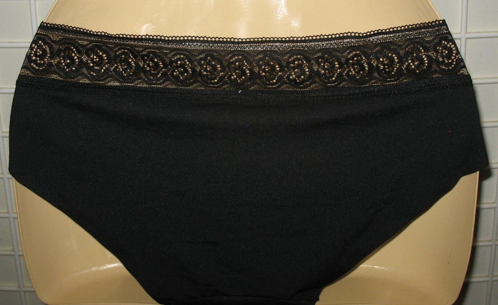 JESSICA SIMPSON – NEW – LARGE – BLACK – POLY STRETCH HIPSTER PANTY – RUNS BIG