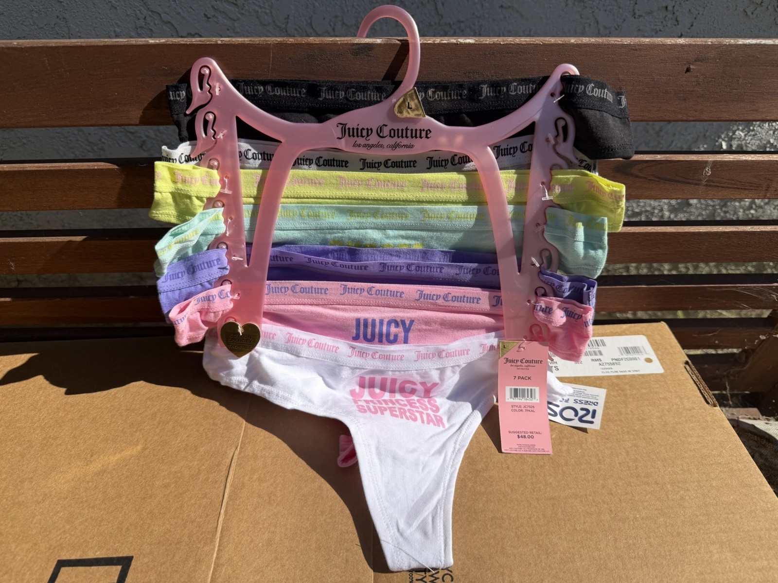 Lot: Juicy & Roxy Thongs L 95COTTON/5SPANDEX