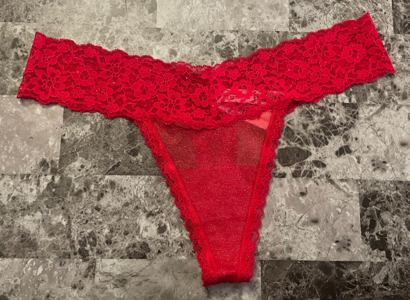 NWT VICTORIA’S SECRET MEDIUM RED SILVER MESH LACE TINY SEQUIN THONG PANTIES