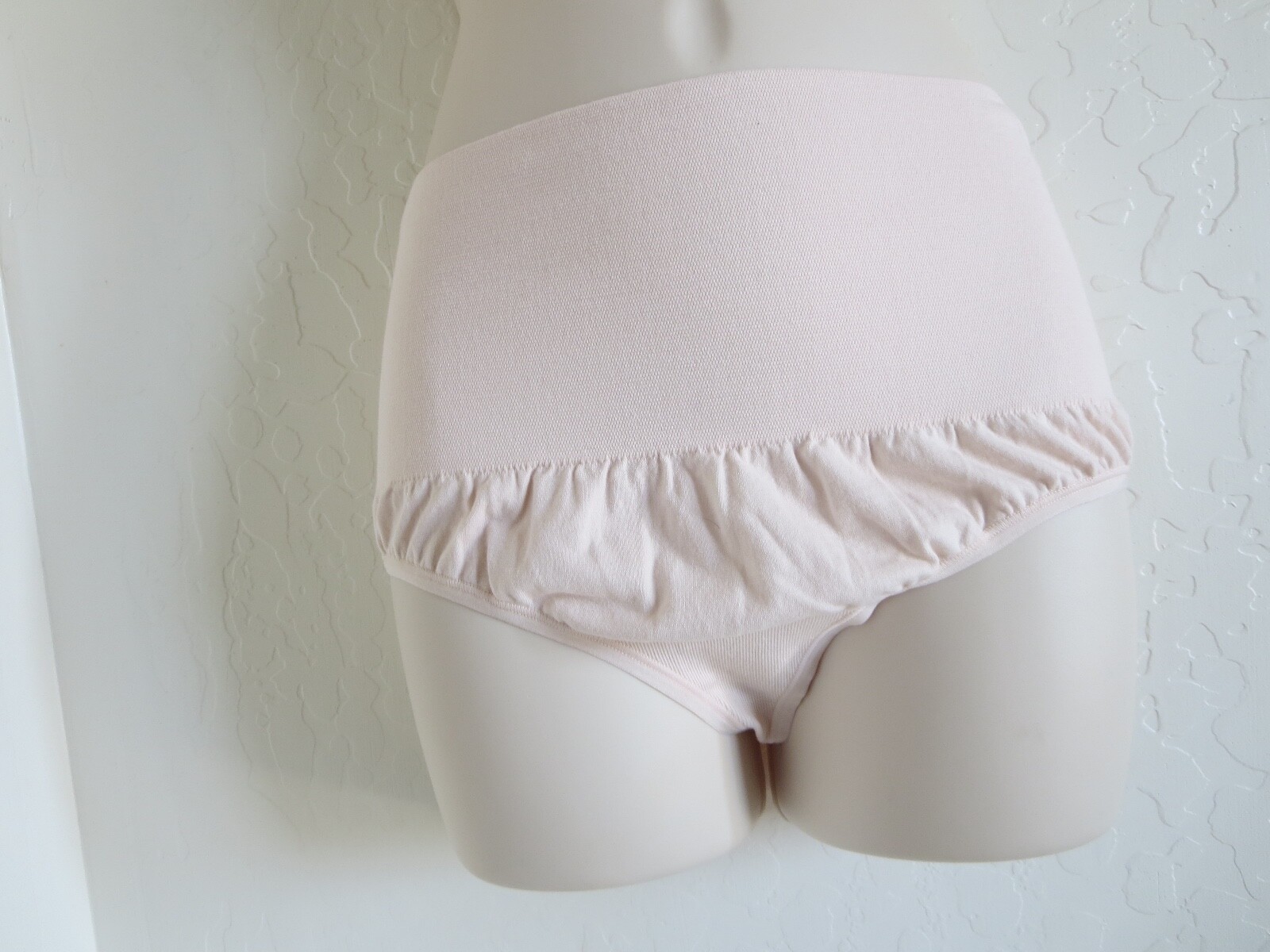 YUMMIE SEAMLESLY SHAPED THONG, FRAPPE/NATURAL, MEDIUM / LARGE, NWOT