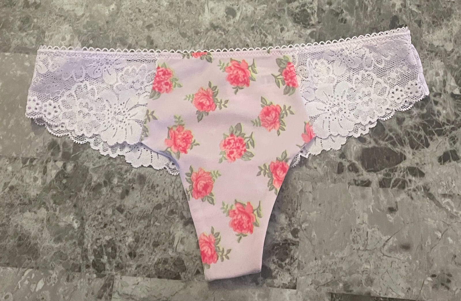 NWT VICTORIA’S SECRET PINK LAVENDER ROSE FLORAL LACE BACK NO SHOW THONG PANTIES