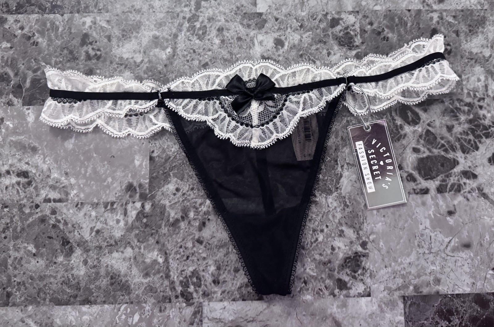 NWT VICTORIA’S SECRET S BLACK MESH WHITE LACE FASHION SHOW RARE V STRING PANTIES