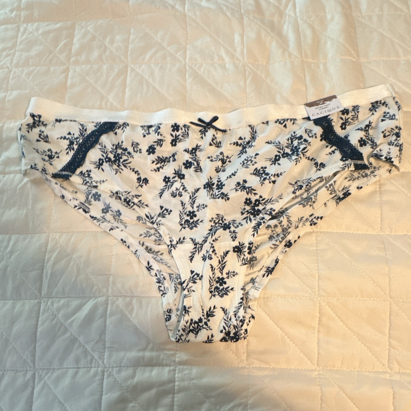 Cacique Extra Soft Cheeky Plus 22/24 White Blue Floral Lace Bow Stretch 1 Pack