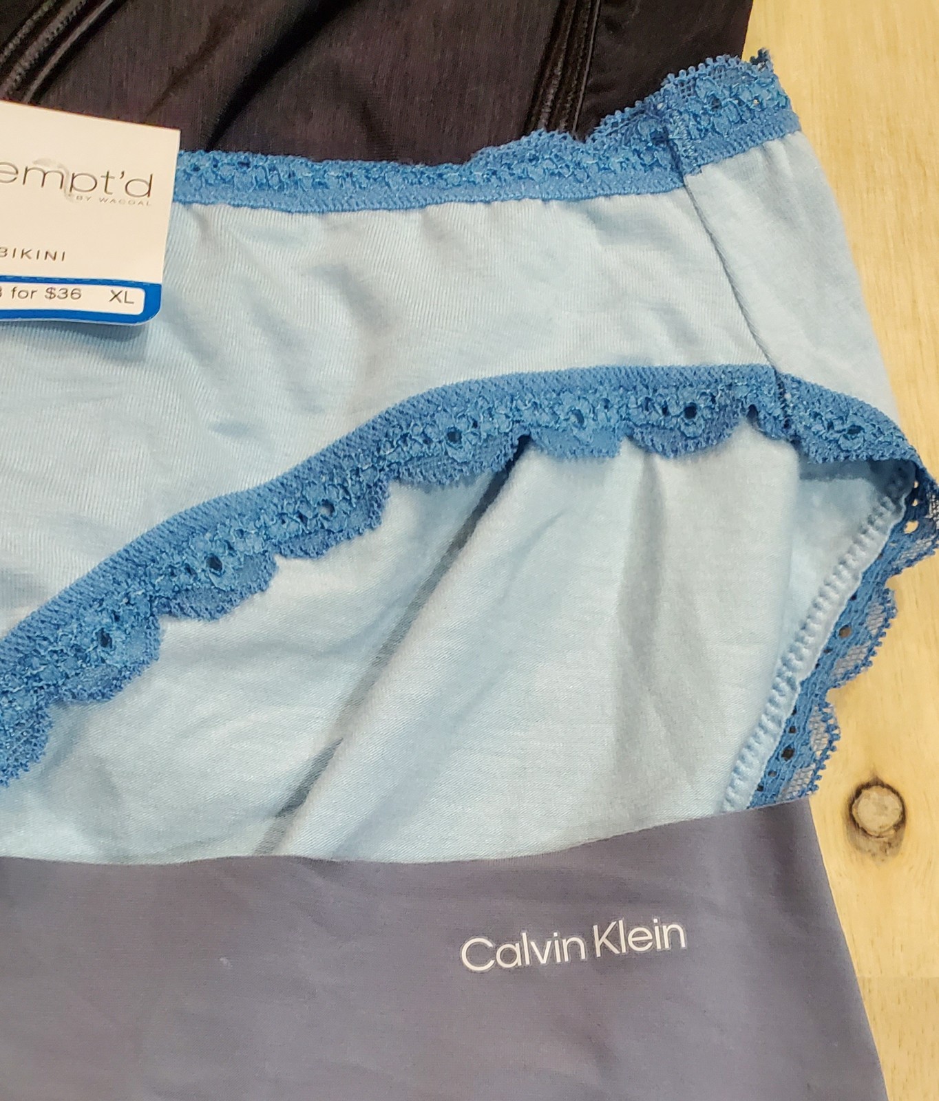 Lot of 3 Women’s Panties Calvin Klein b.tempt’d Vanity Fair Size 8/X-Large