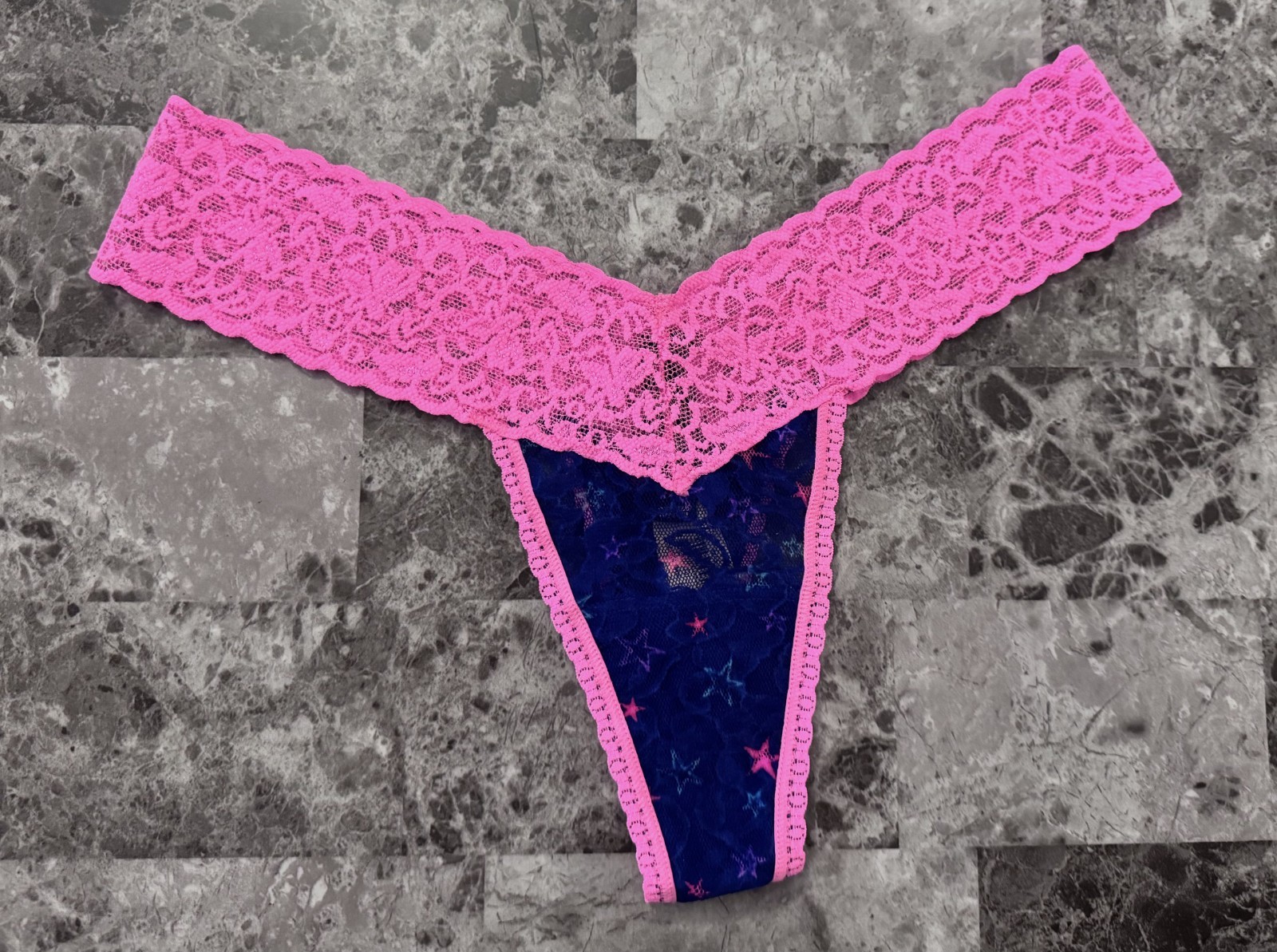 NWT VICTORIA’S SECRET O/S PINK STAR LACE THE LACIE VINTAGE RARE THONG PANTIES
