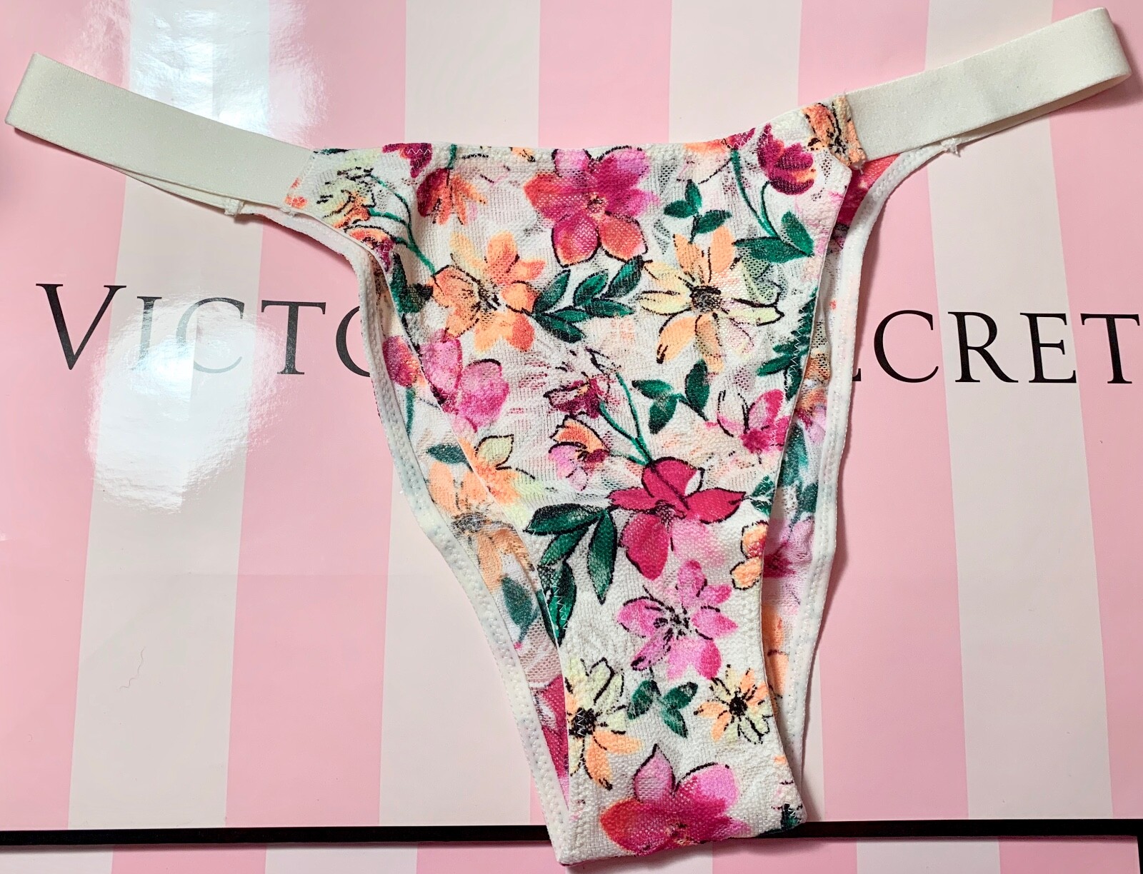 NWOT NEW VICTORIA’S SECRET PINK IVORY DAISY FLORAL LACE HI CUT BRAZILIAN PANTIES