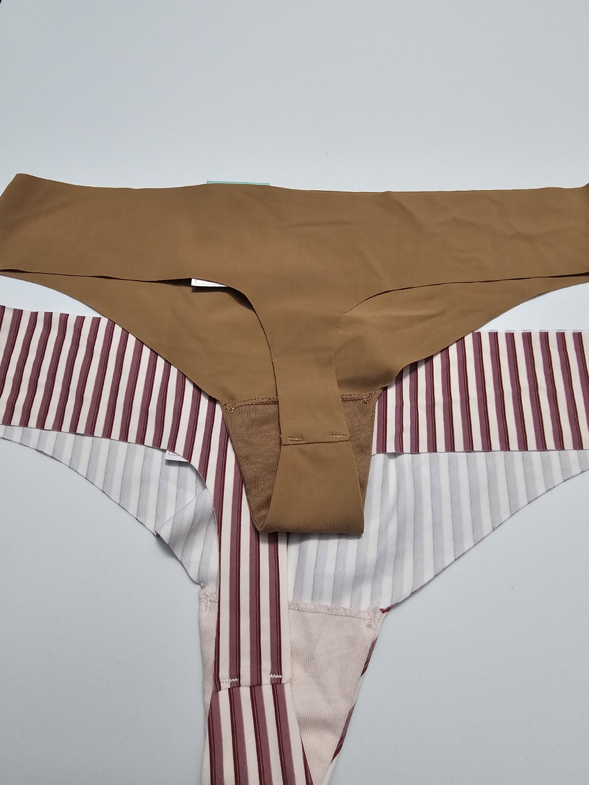 Auden Women’s 2-pk Invisible Edge No-show Thong Size S 4-6, Berry Stripe/Brown