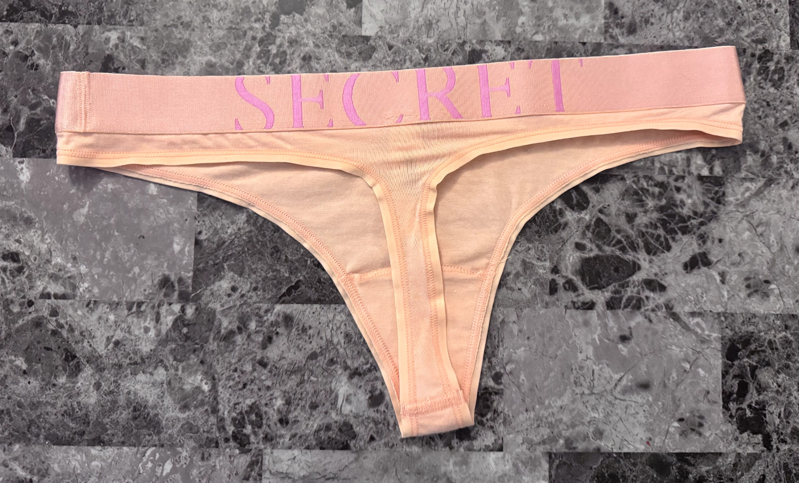 NWT VICTORIA’S SECRET PEACH LILAC THICK EXPLODED LOGO WAISTBAND THONG PANTIES