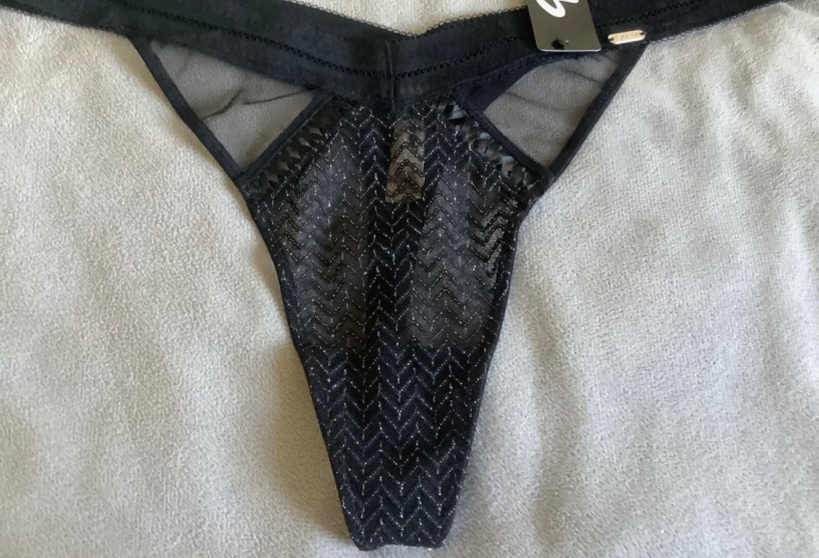 GOSSARD – “Contradiction” Black Sparkly Thong Lace & Lurex Size Large -BNWT