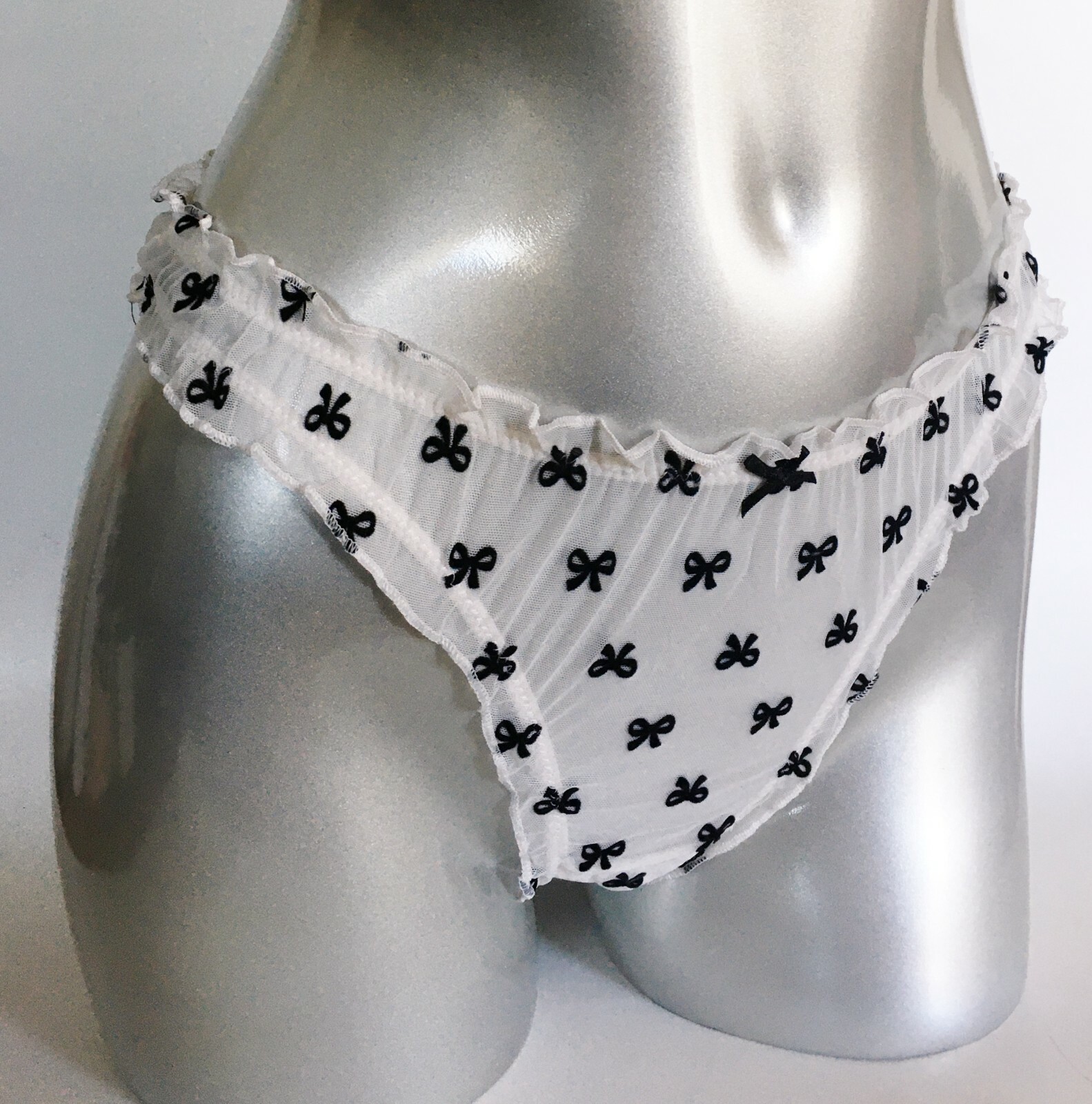 Victorias Secret Dream Angels Ruffle Mesh Thong Panty White w/ Black Bows L Nwt