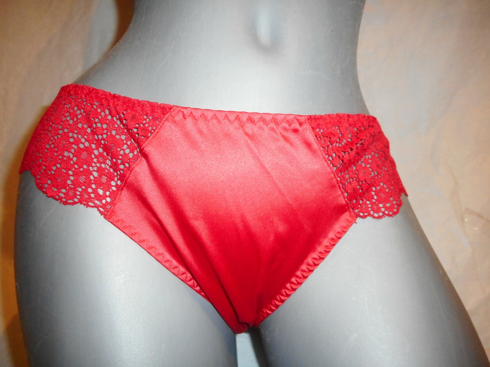 N/W/T Victoria’s Secret Very Sexy Red Bikini Panty SIZE LARGE
