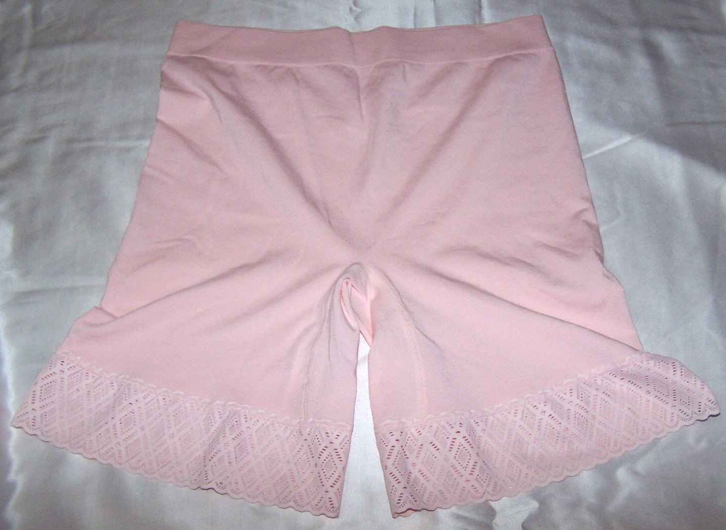 BREEZIES Long Leg Panties, Pale Pink Lace Trim Thighs Size M