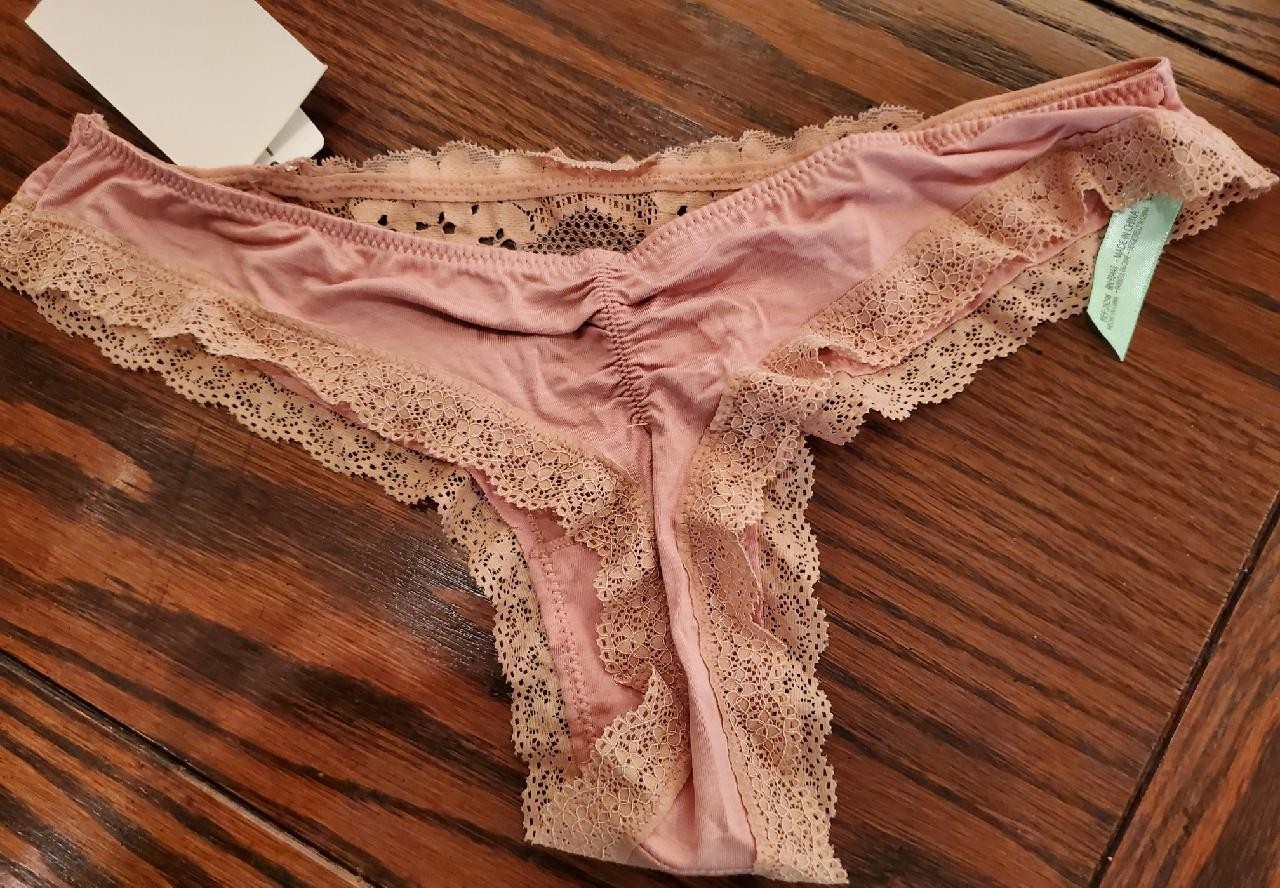 NWT HONEYDEW THONG PANTIES WILLOW LACE INSETS 28298 FRENCH TOAST L