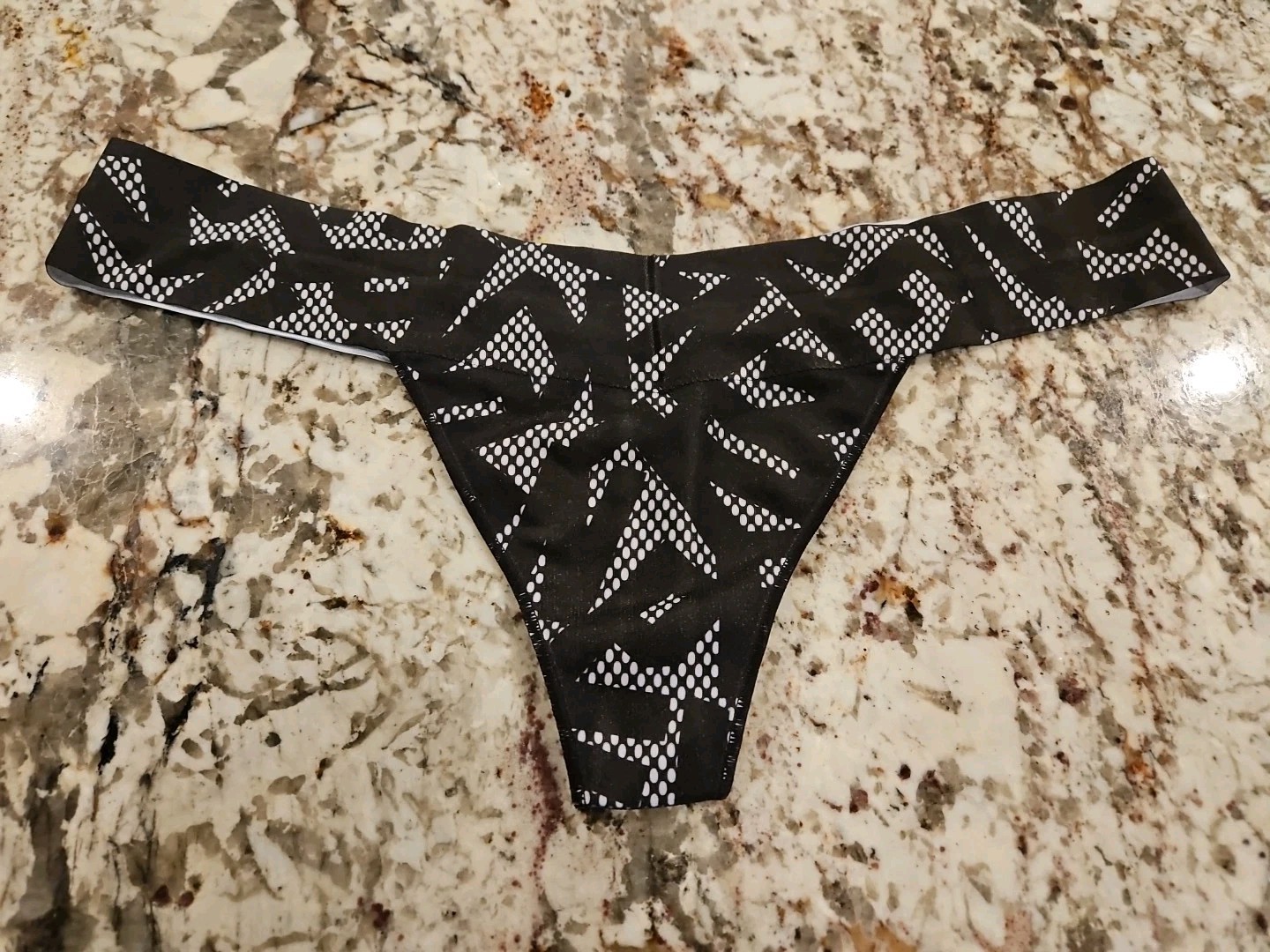 True Vintage Victoria’s Secret PINK Logo Yoga Thong Panty NWT Large