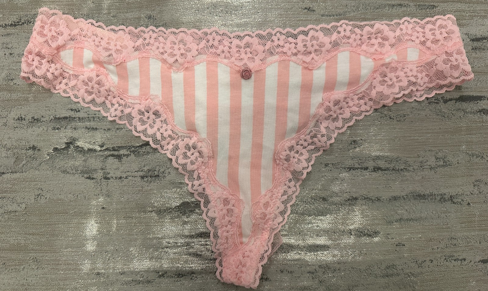 NWT Victoria’s Secret Lace Trim Cotton Lace Waist Thong Panty Iconic Stripe S 🔥
