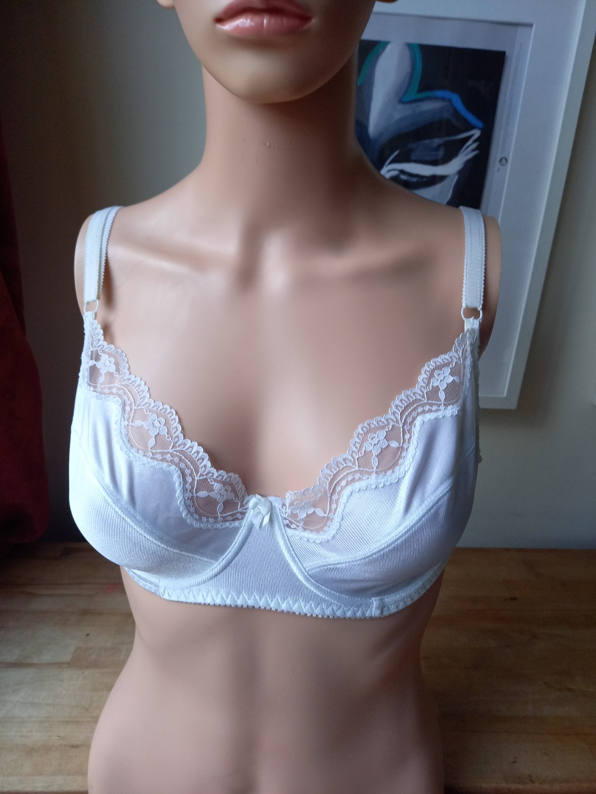 36C White Bra with Lace Trim Cups Underwire Bra 36C BRAND NEW