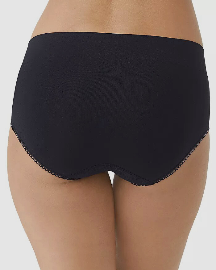 $25 Wacoal Women’s Black Solid Feeling Flexible Seamless Brief Panty Size 6/M