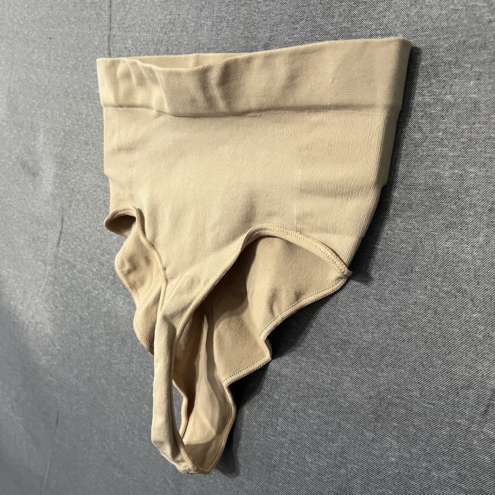 SKIMS Smooth Comfy Sculpting Mid Waist Thong in Beige -XXS/XS (SH-MWT-0198)