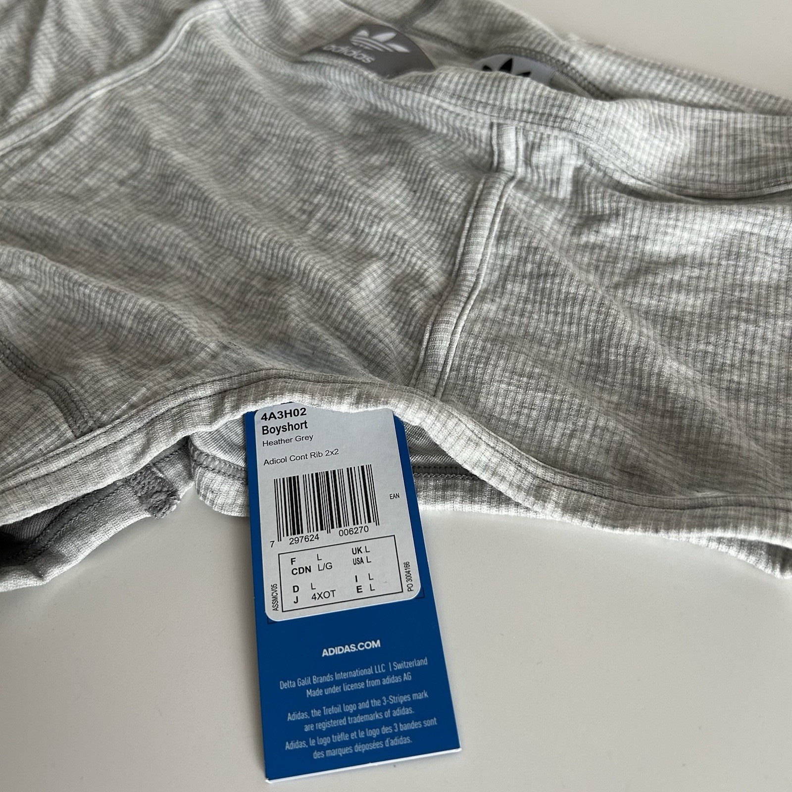 Adidas Women’s Adicolor Flex Ribbed Cotton Boy Short Size Large in Heather Grey