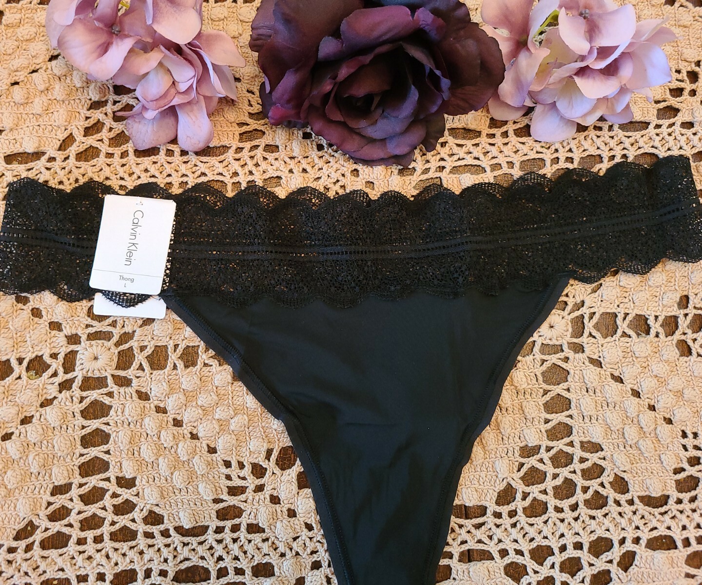 L/7 CALVIN KLEIN Black Label QD3779 “Endless” LuXury Lace SeXy Thong NWT