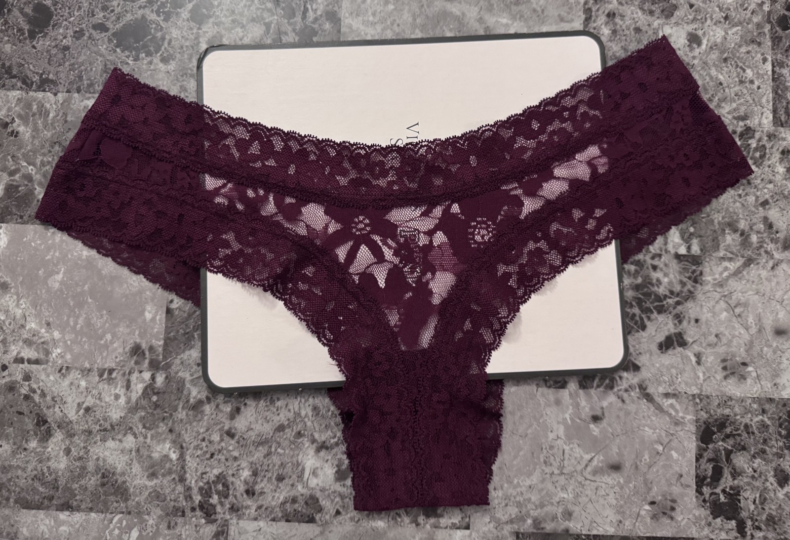 NWT VICTORIA’S SECRET MEDIUM MAROON FLORAL LACE RARE CHEEKY PANTIES