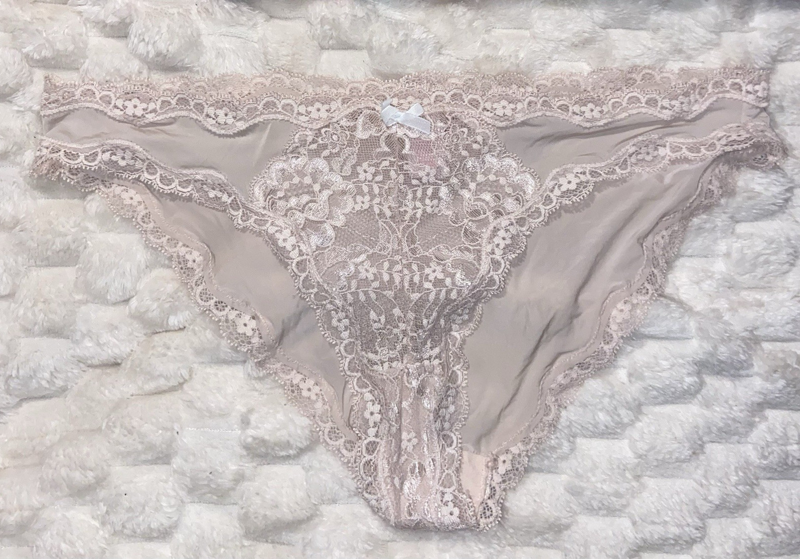 Victoria’s Secret Dream Angels Cheekini Panties L Beige Floral Lace Bow Stretch