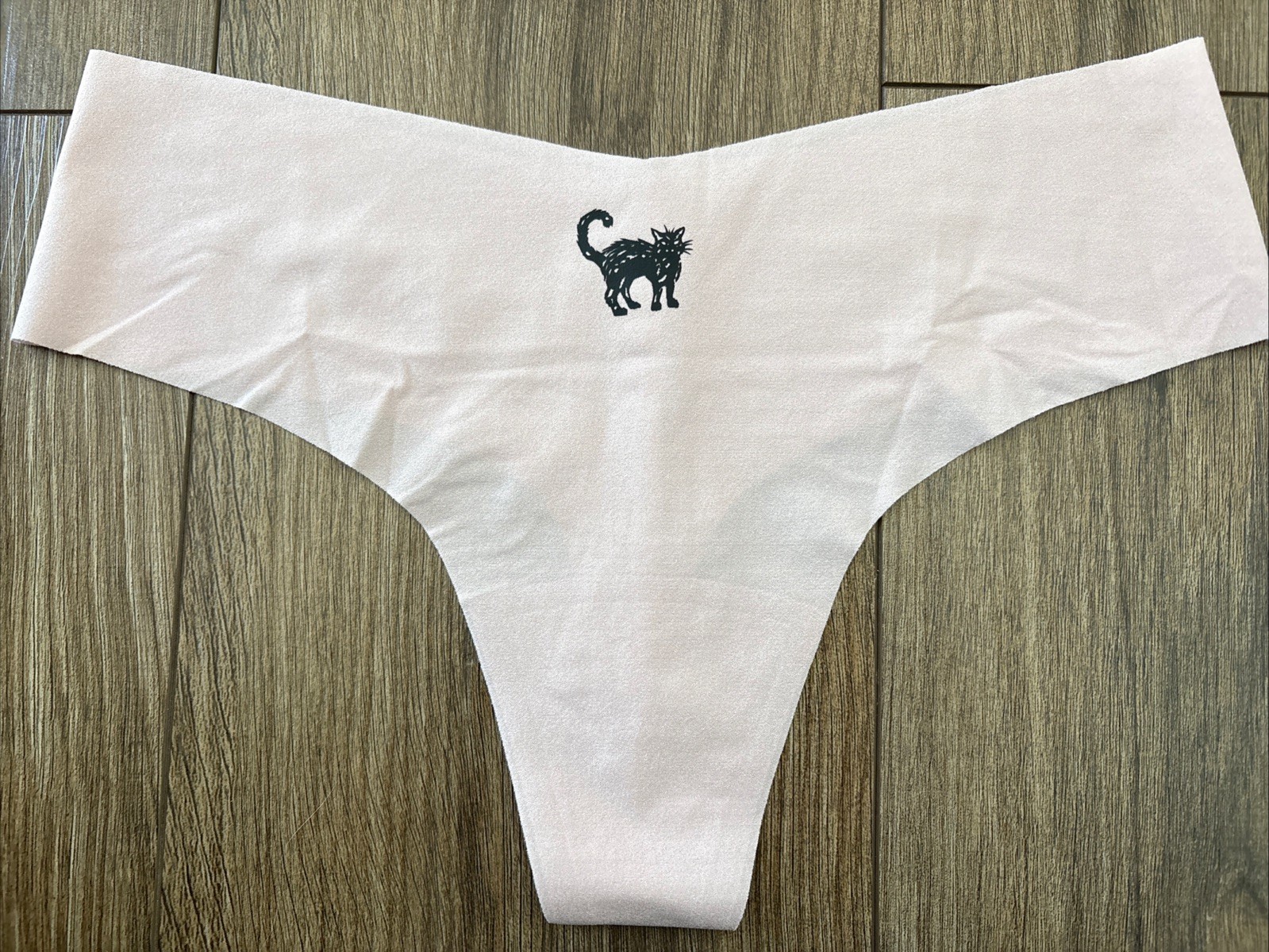 Victoria’s Secret Panties Thong Panty No Show Light Pink Black Cat Medium M NEW