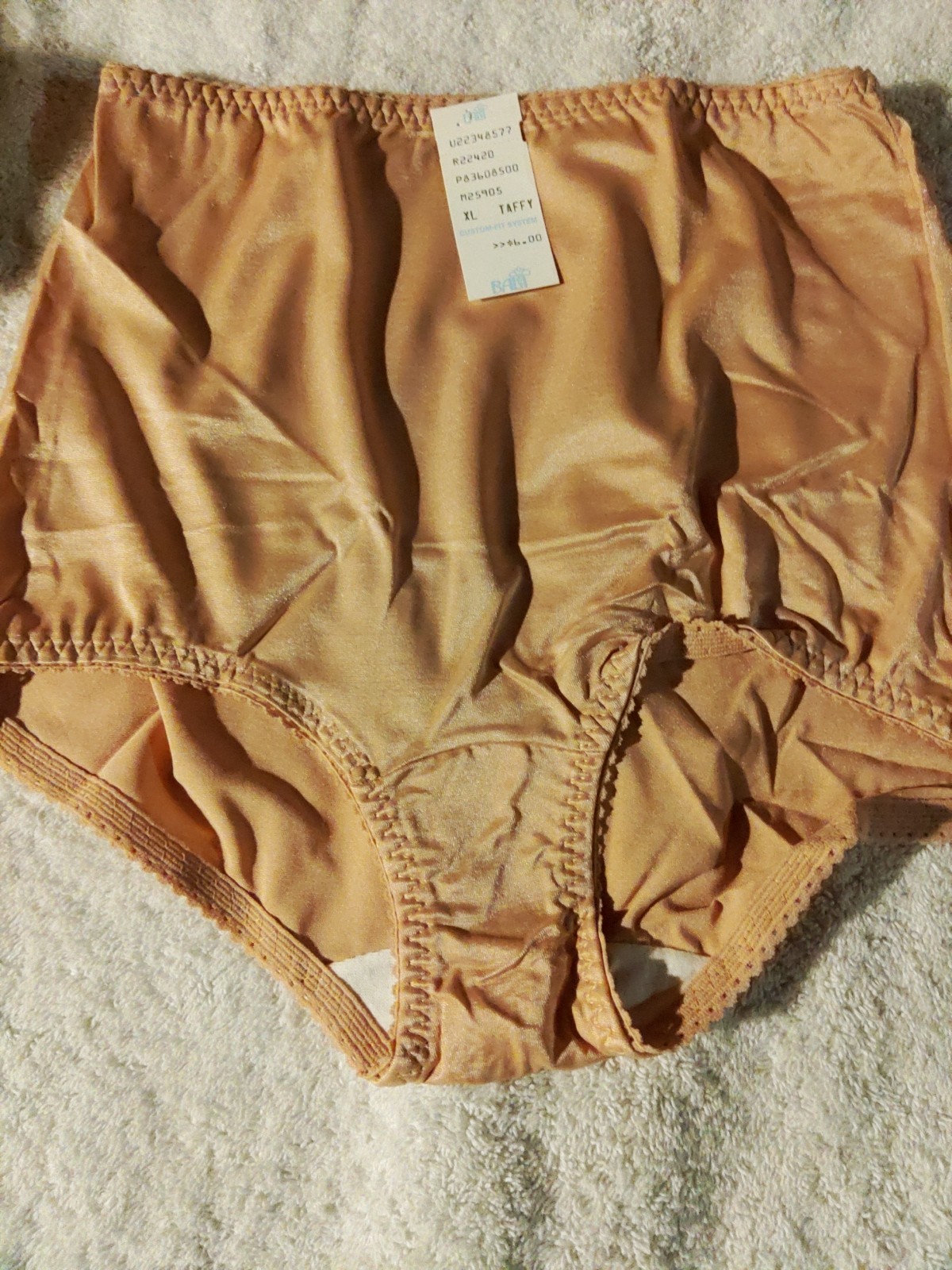 Bali “Something Else” Brief Panties Size 8 85% Antron III Nylon 15% Lycra