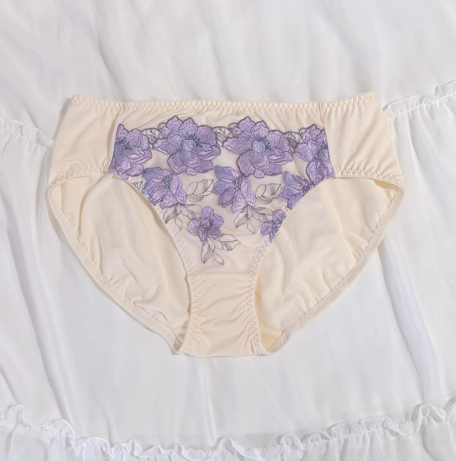 US-M, L/JP-3L Japanese Classic Gorgeous Floral Embroidery Smooth Nylon Panties