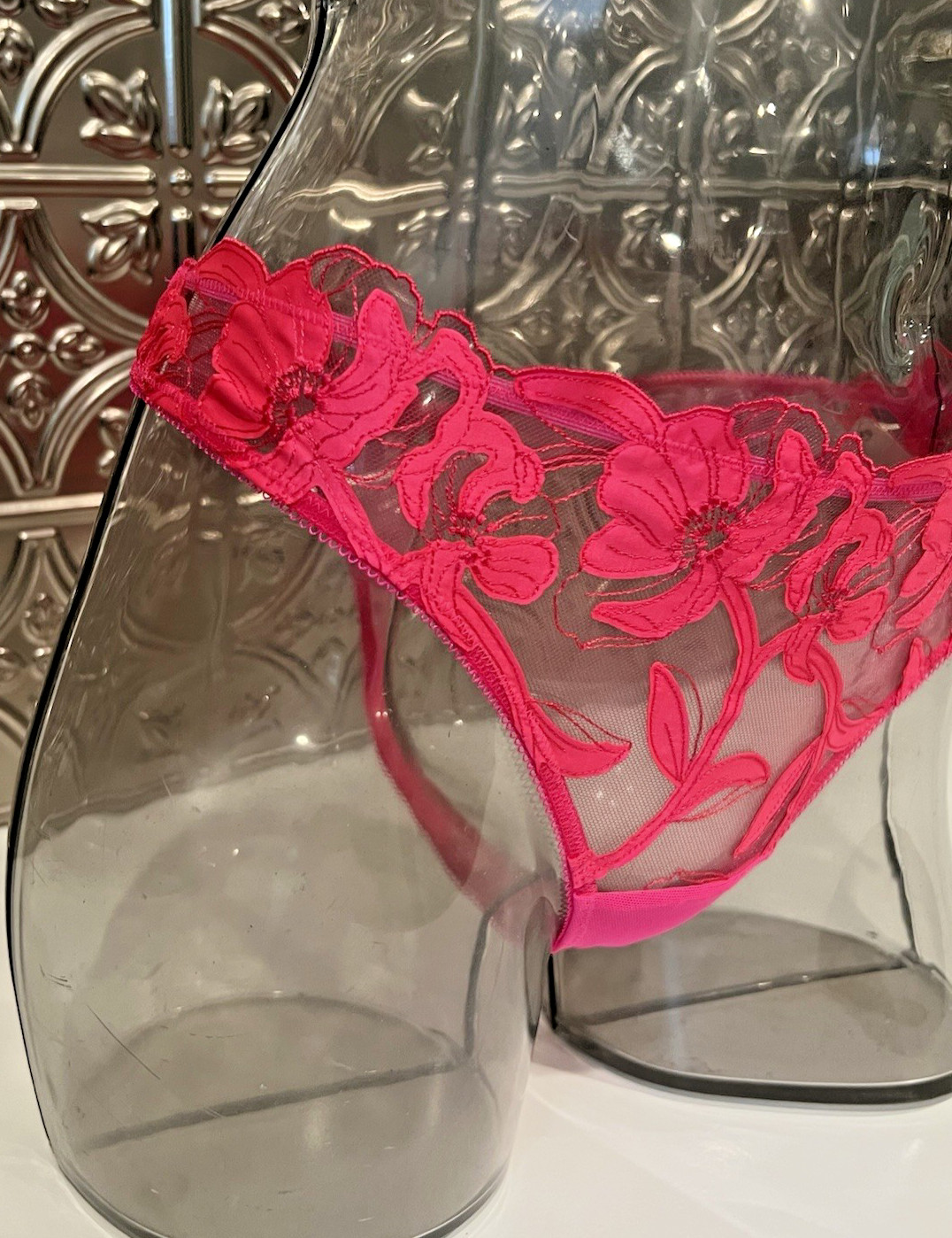 Victoria’s Secret Pop Floral Embroidery THONG Panty Sz S Haute Pink NWT$29