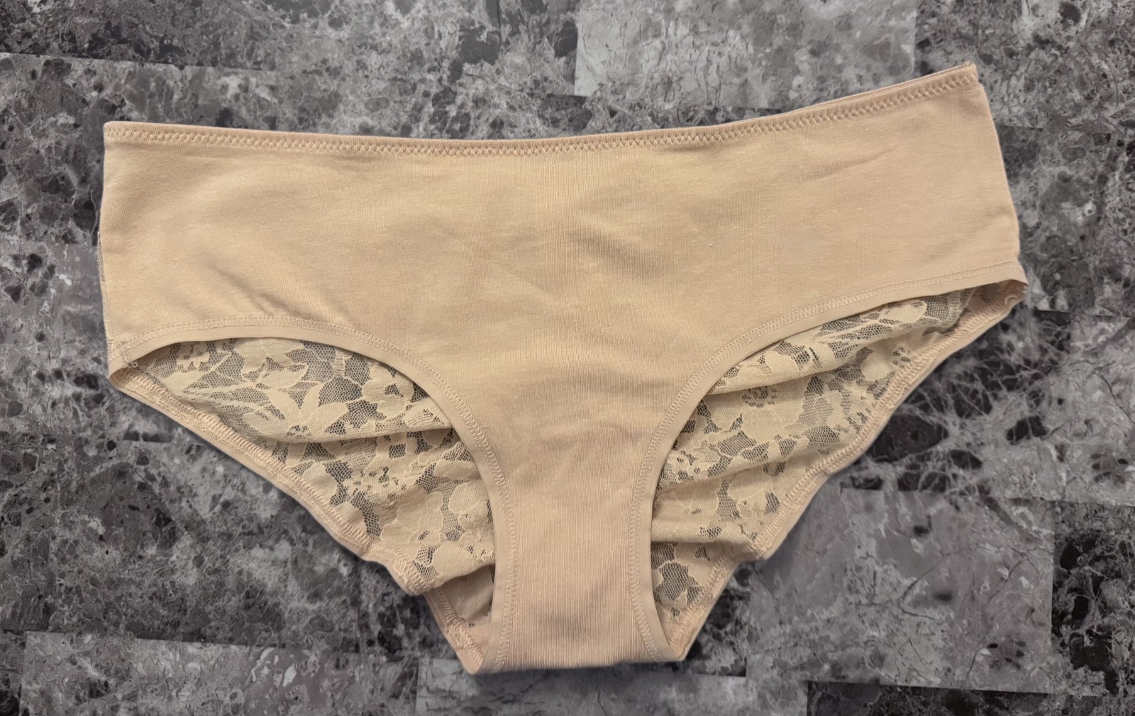 NWT VICTORIA’S SECRET M BEIGE RUCHED FLORAL LACE BACK RARE HIPHUGGER PANTIES