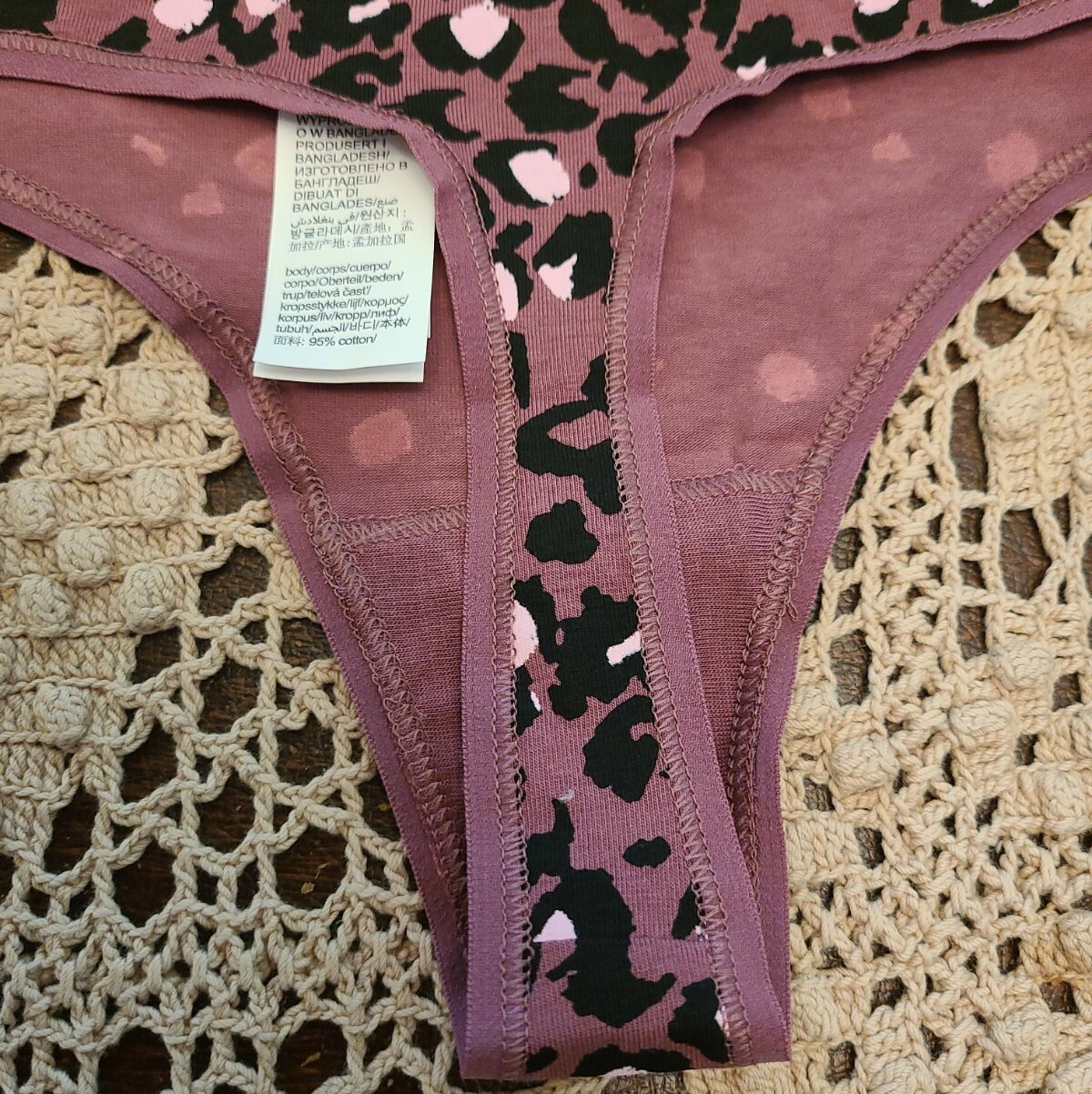 M/6 Calvin Klein Signature~ Slinky & SeXy Abstract BIKINI Panty QD3644 – NWT