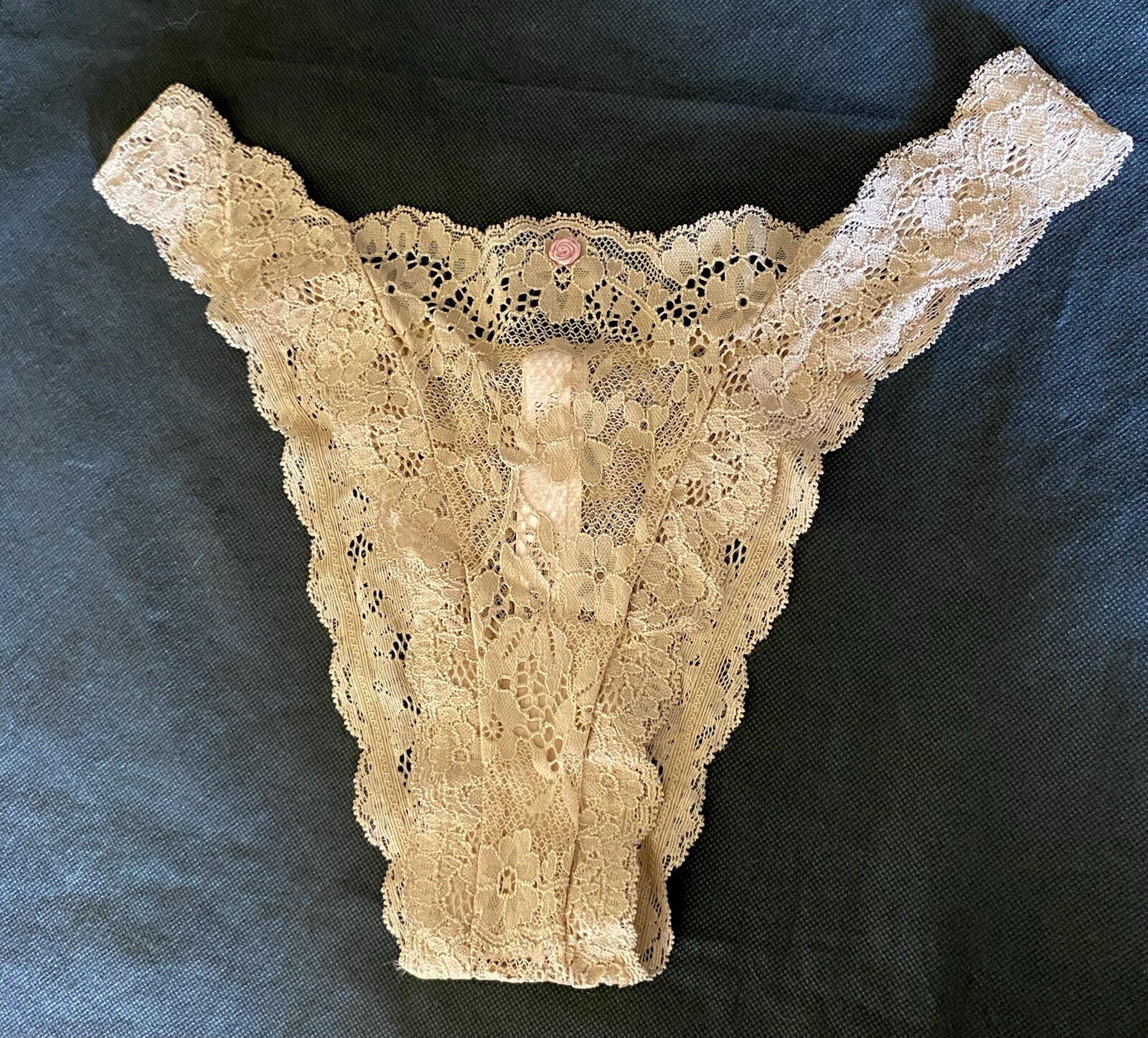 VICTORIA’S SECRET Size M Dream Angel Praline Beige Lace Brazilian Panty