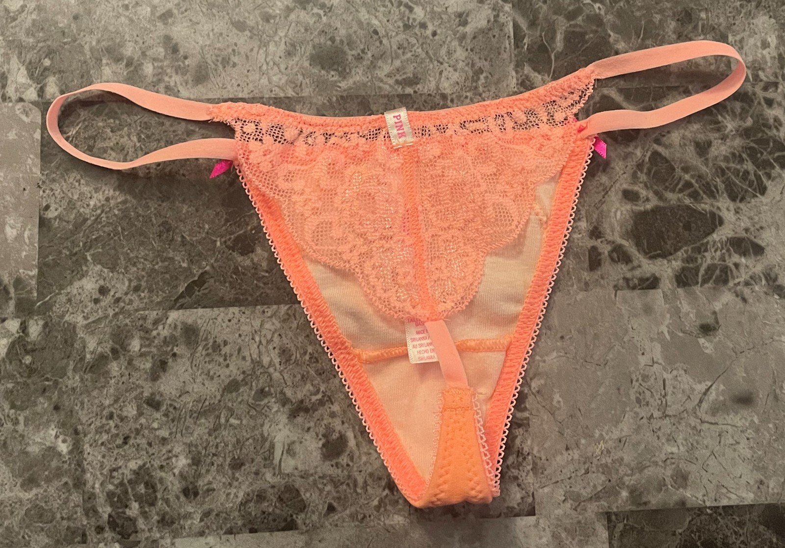 NWOT VICTORIA’S SECRET PINK XS PEACH ORANGE LACE VINTAGE RARE V STRING PANTIES