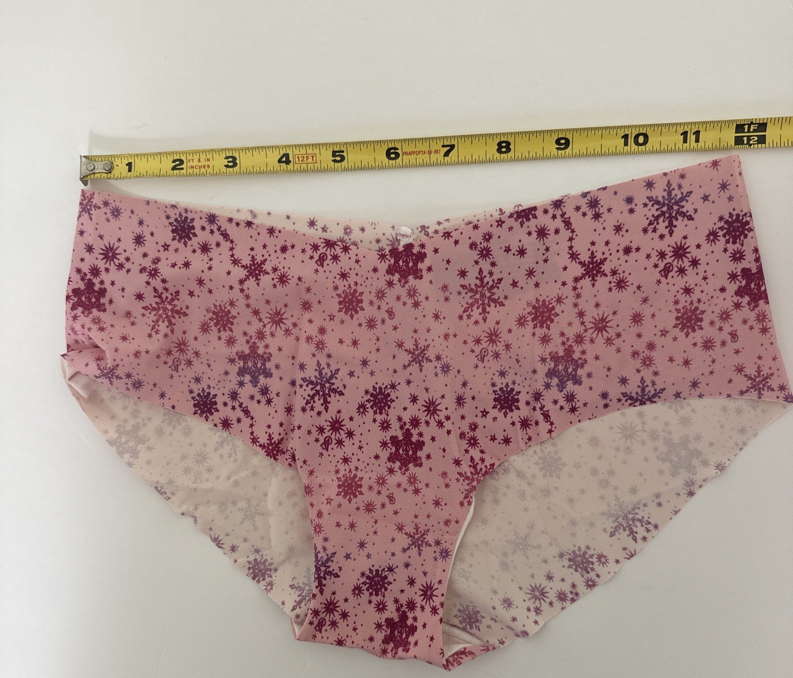 Victoria’s Secret Snowflake Design Hiphugger Panty Size Medium NWT