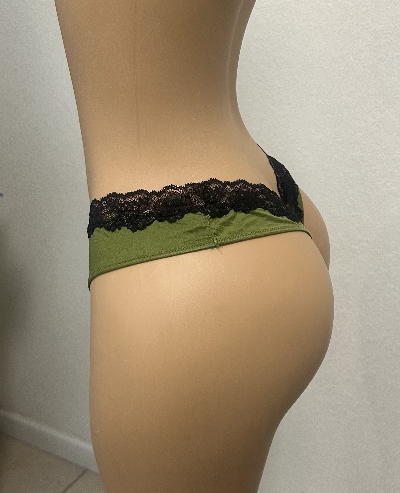 Victoria’s Secret Olive Green Black Lace Thong Panty XL/XG NWT