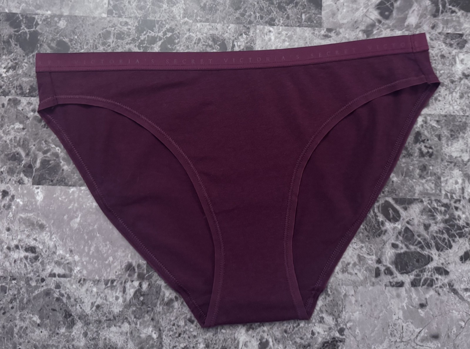 NWT VICTORIA’S SECRET M MAROON LOGO LIGHTWEIGHT WAISTBAND RARE BIKINI PANTIES